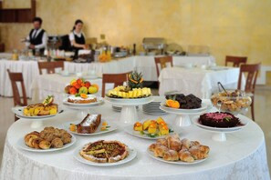 Daily buffet breakfast for a fee - Ascot (Riccione)