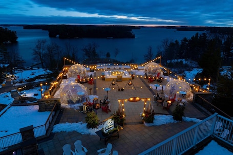5 restaurantes; se sirve desayuno, almuerzo y cena; cocina italiana. JW Marriott The Rosseau Muskoka Resort & Spa