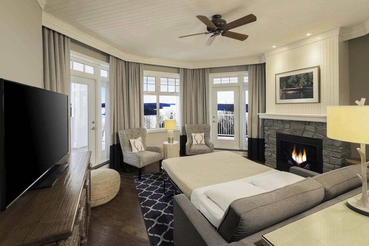 1 bedroom, premium bedding, down duvets, in-room safe