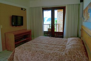 Apartamento Superior Luxo | Minibar, in-room safe, desk, blackout drapes - Visual Praia Hotel (Natal)