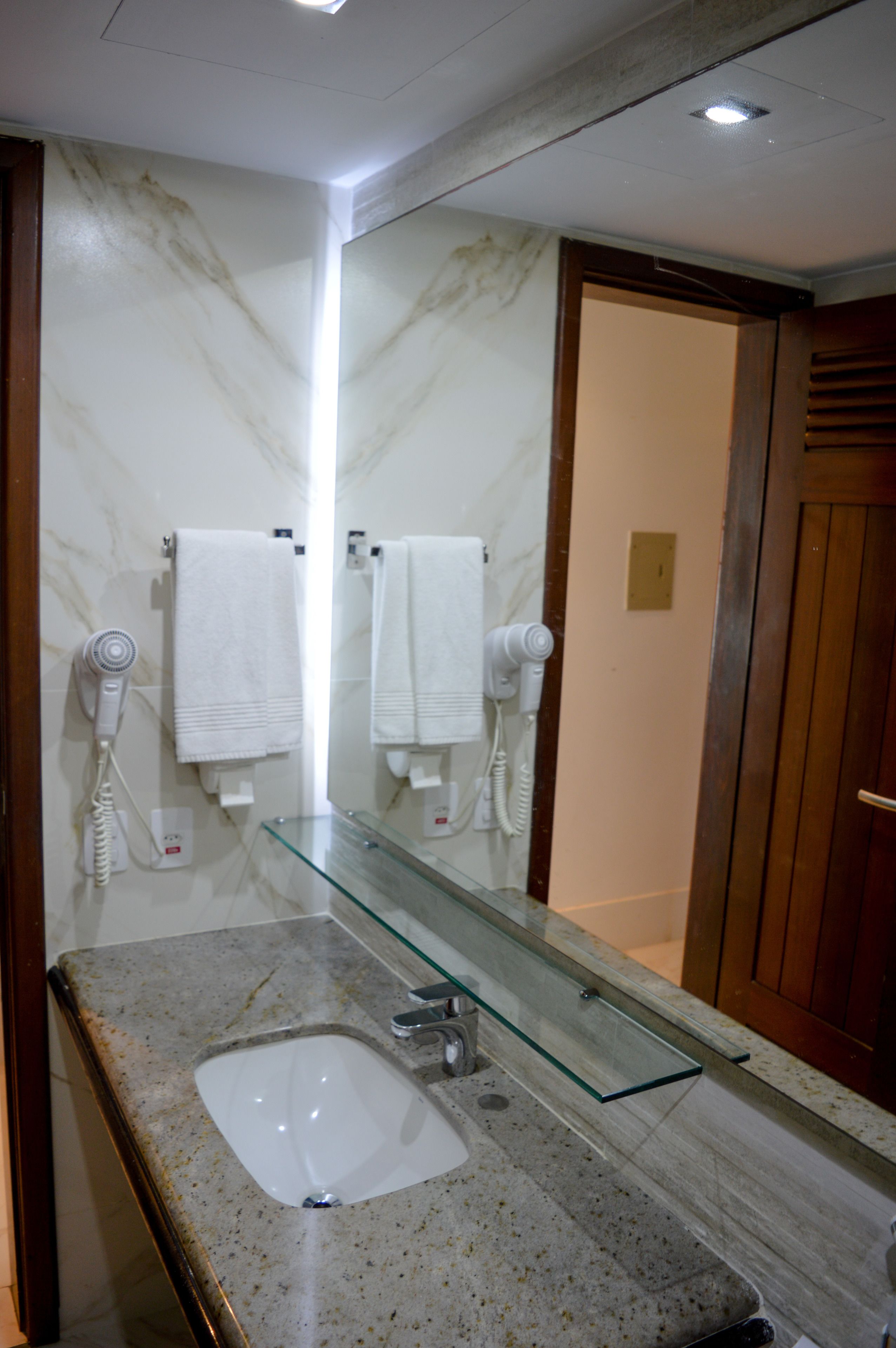 shower, rainfall showerhead, free toiletries, hair dryer