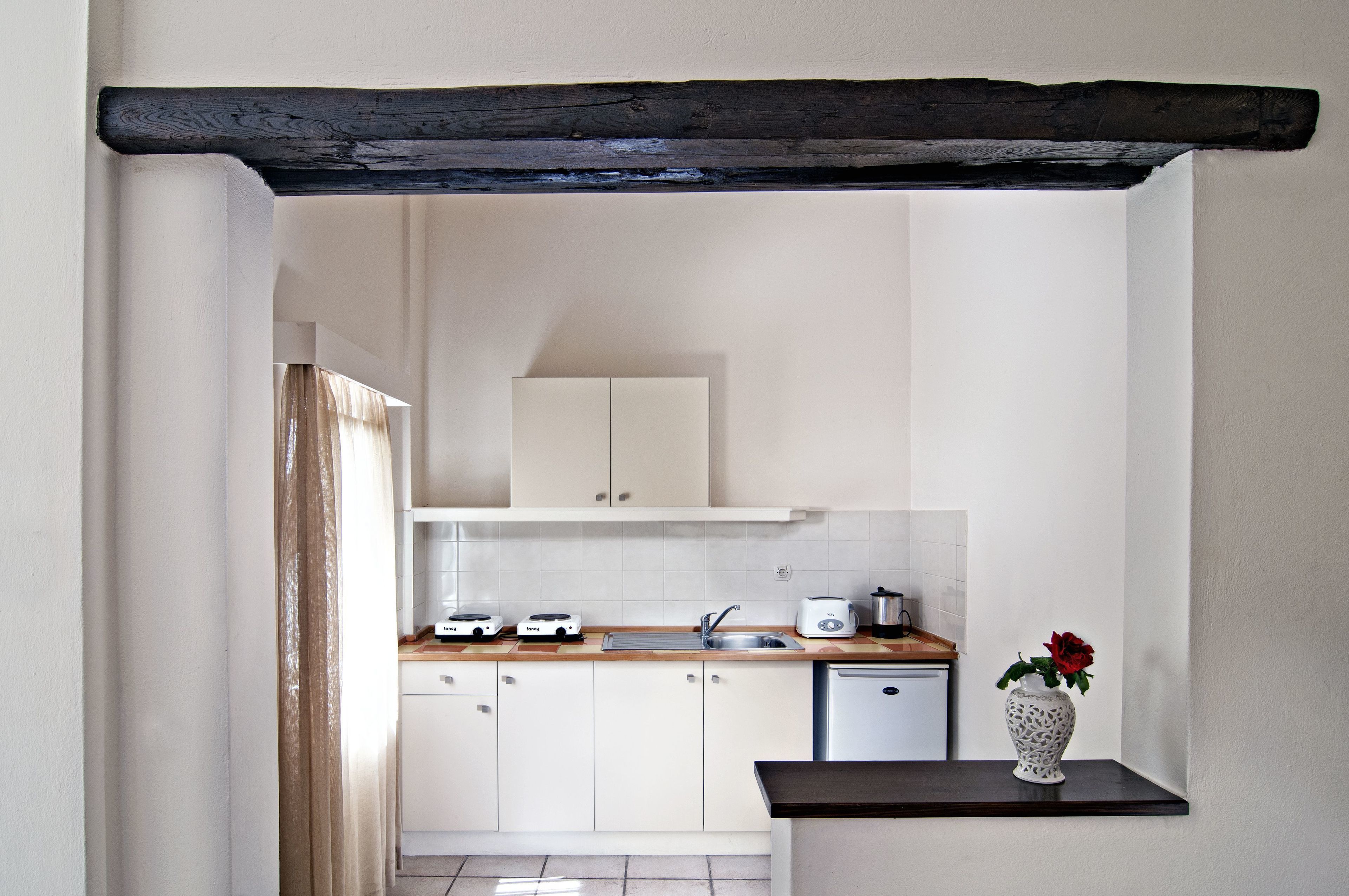 fridge, toaster, cookware/dishes/utensils, freezer