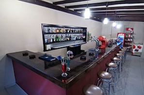 Bar (trong khuôn viên)