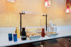 Bar (on property) - La Quinta Inn & Suites by Wyndham Broussard - Lafayette Area (Broussard)
