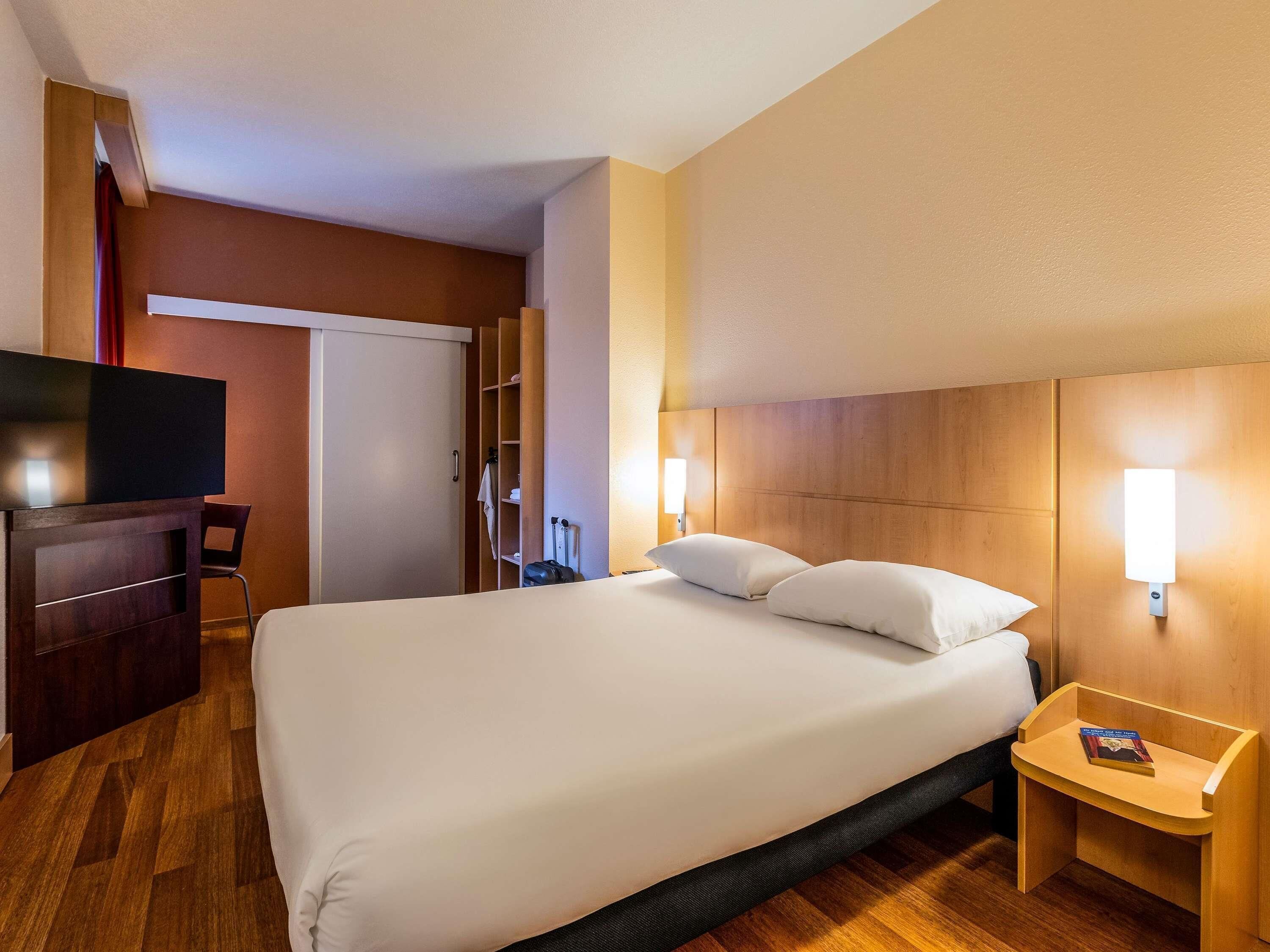 Chambre Standard, 1 lit double, accessible aux personnes à mobilité réduite