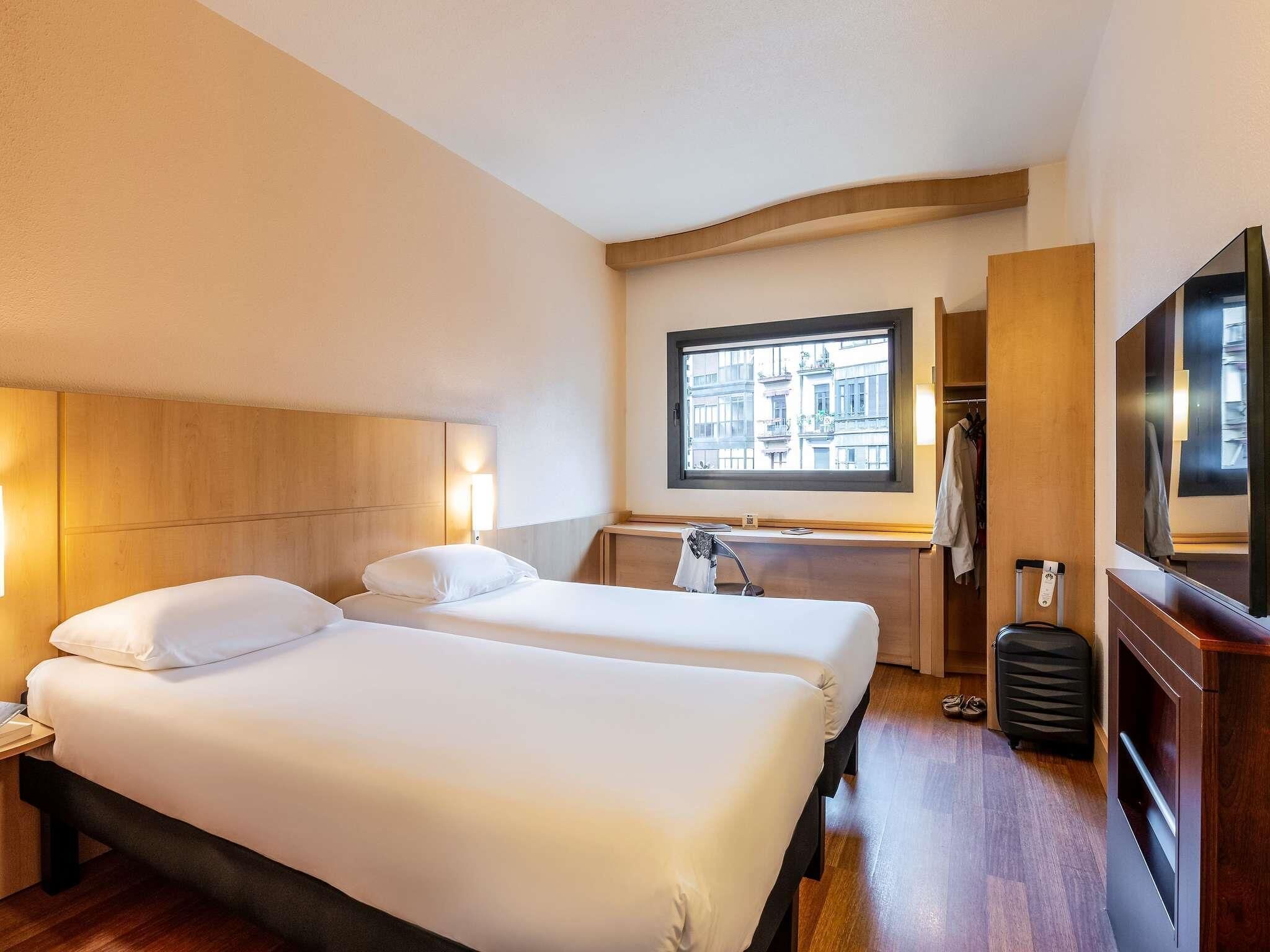 Standard Room, 2 Twin Beds | In-room safe, desk, laptop workspace, blackout drapes