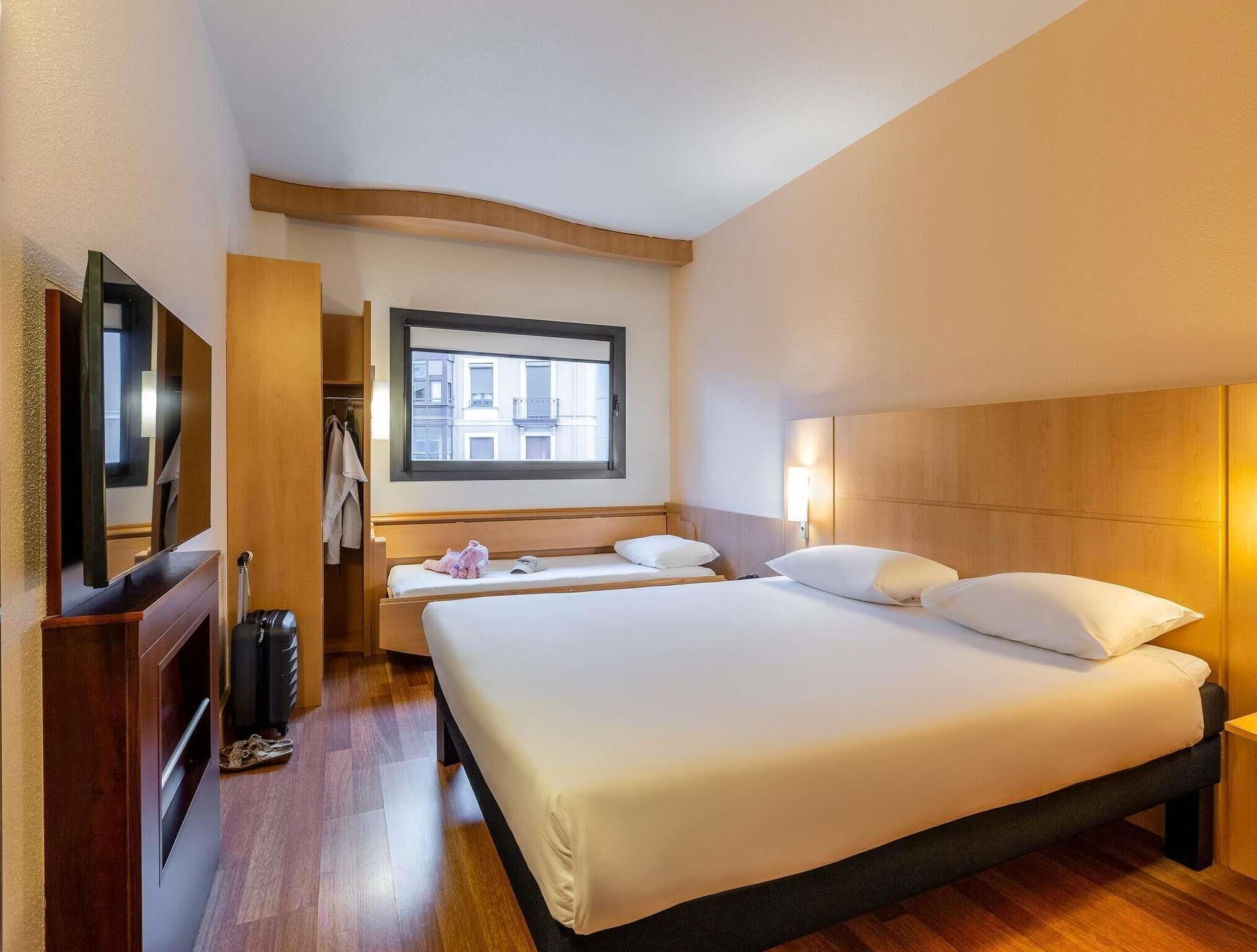 Standard Double Room (with an extra bed) | In-room safe, desk, laptop workspace, blackout drapes