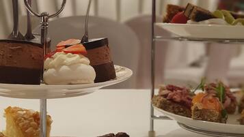 Breakfast, lunch, dinner served; Modern European cuisine