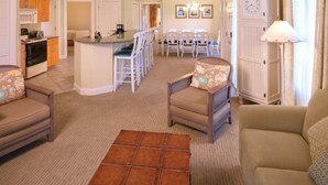 A spacious living area with a kitchen, dining area, and a cozy seating arrangement. - Club Wyndham at the Cottages (North Myrtle Beach)