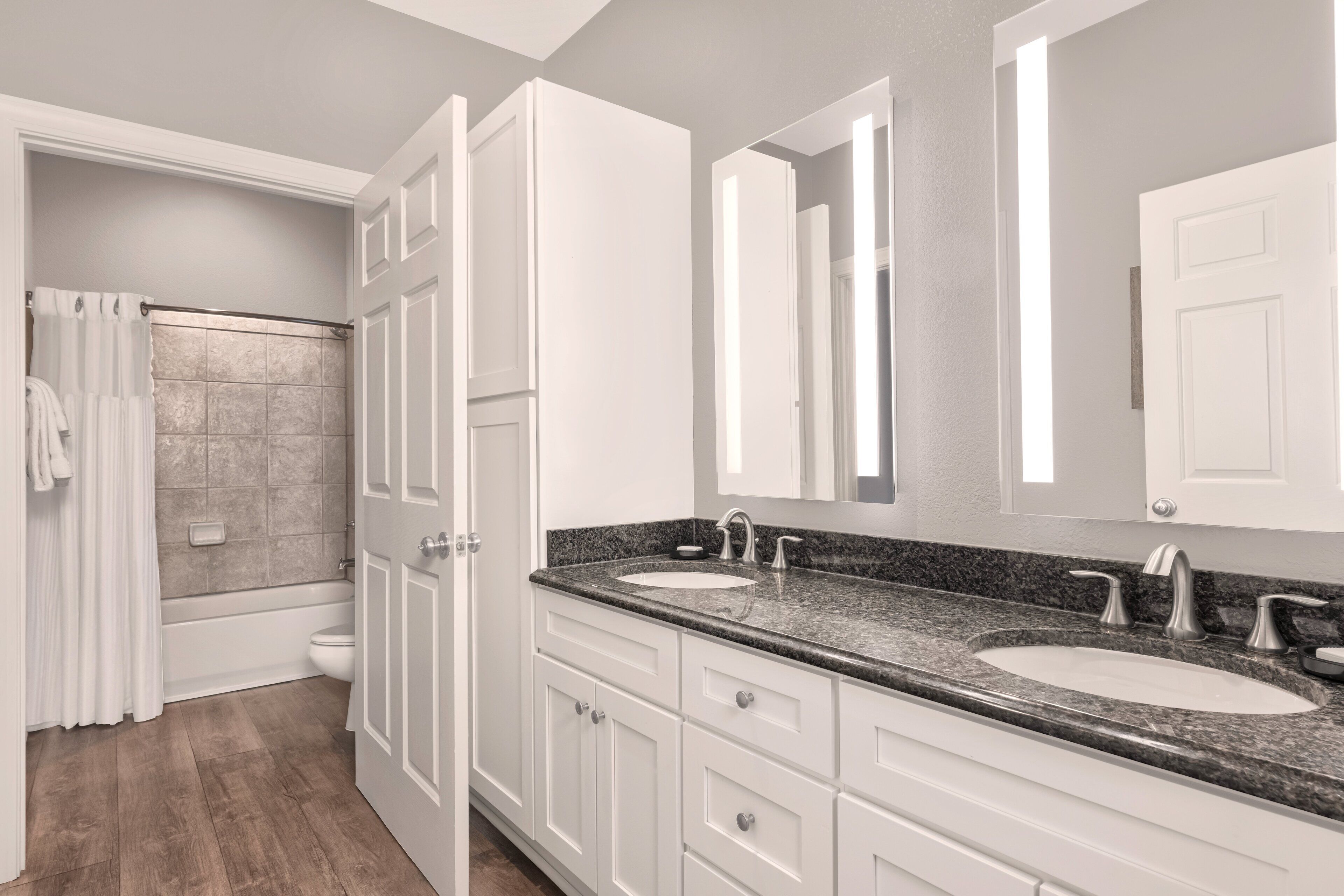 standard condo, 3 bedrooms, non smoking | bathroom | free toiletries, towels