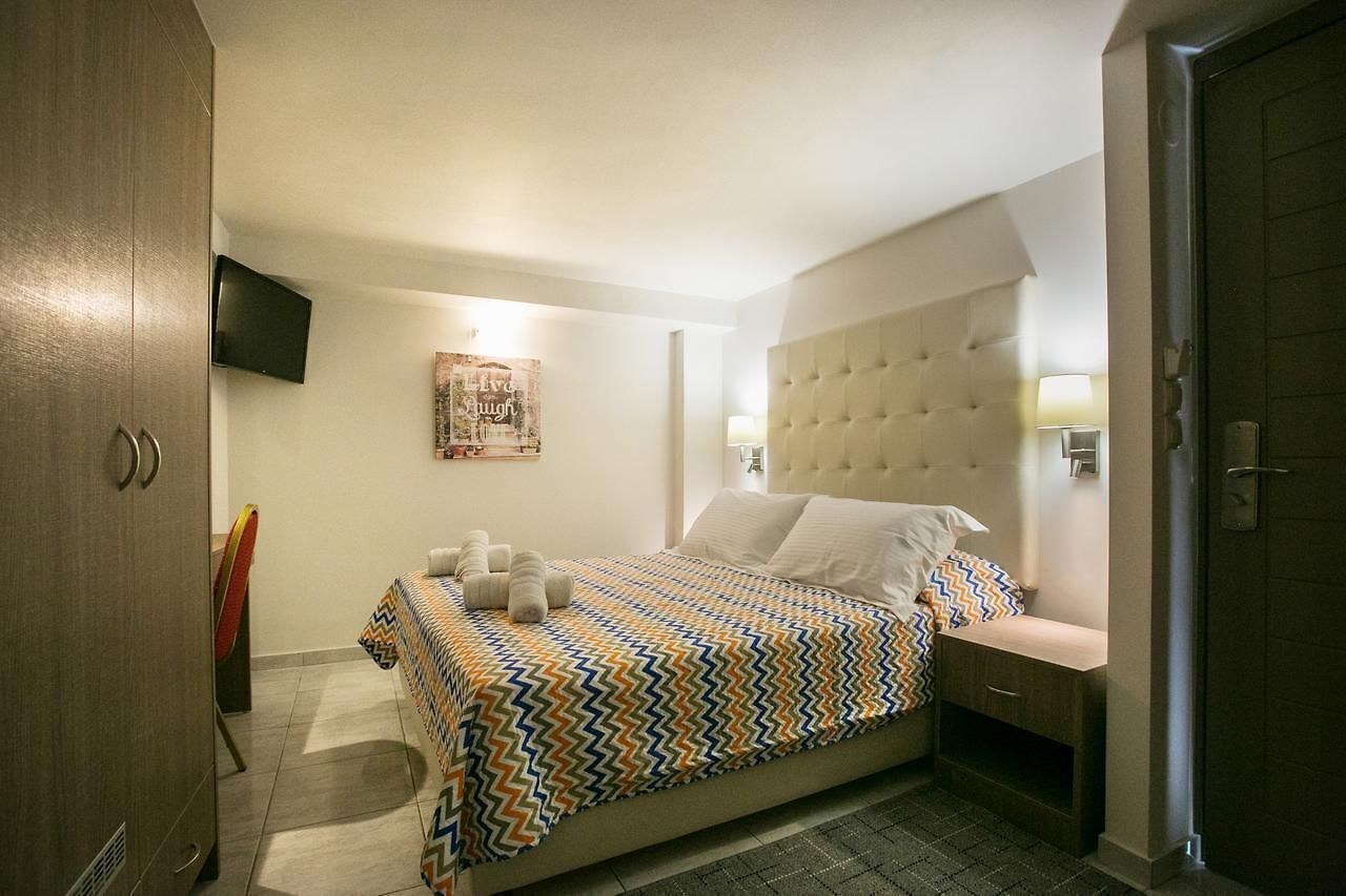 迷你吧,客房内保险箱,办公桌,隔音