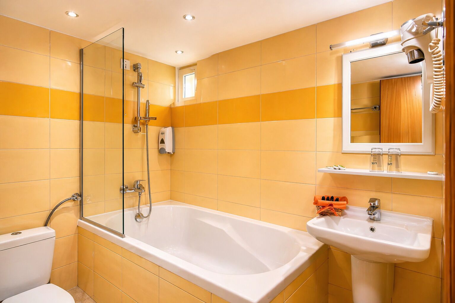 Photo - City Life Port Hotel
