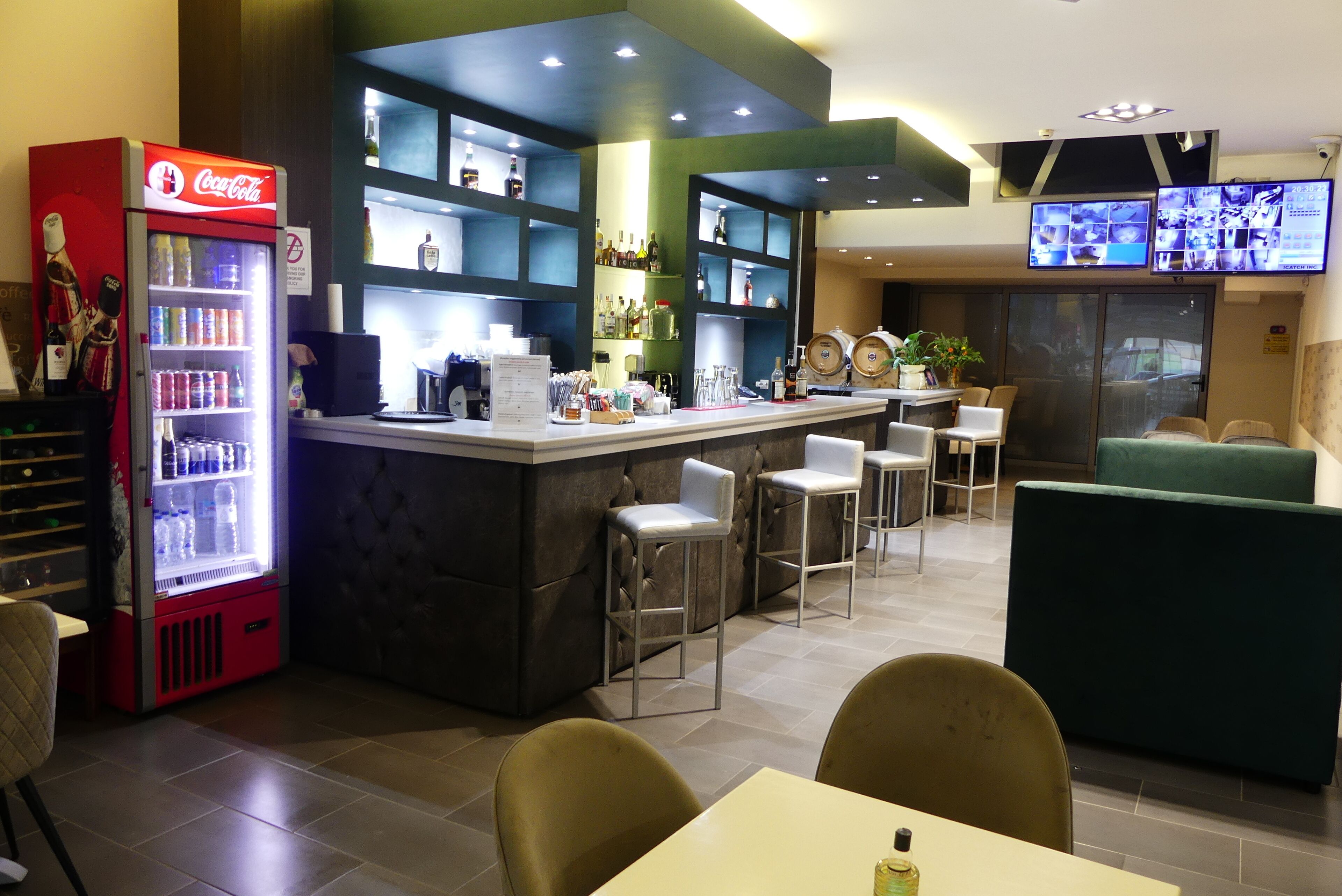 Photo - City Life Port Hotel