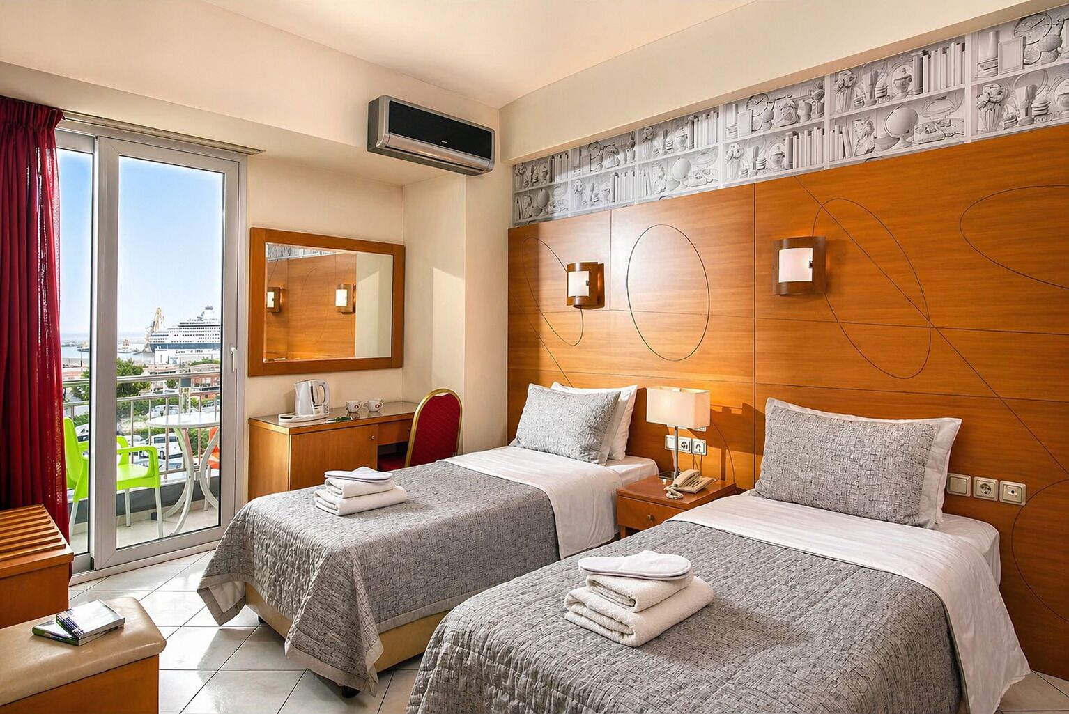 Photo - City Life Port Hotel