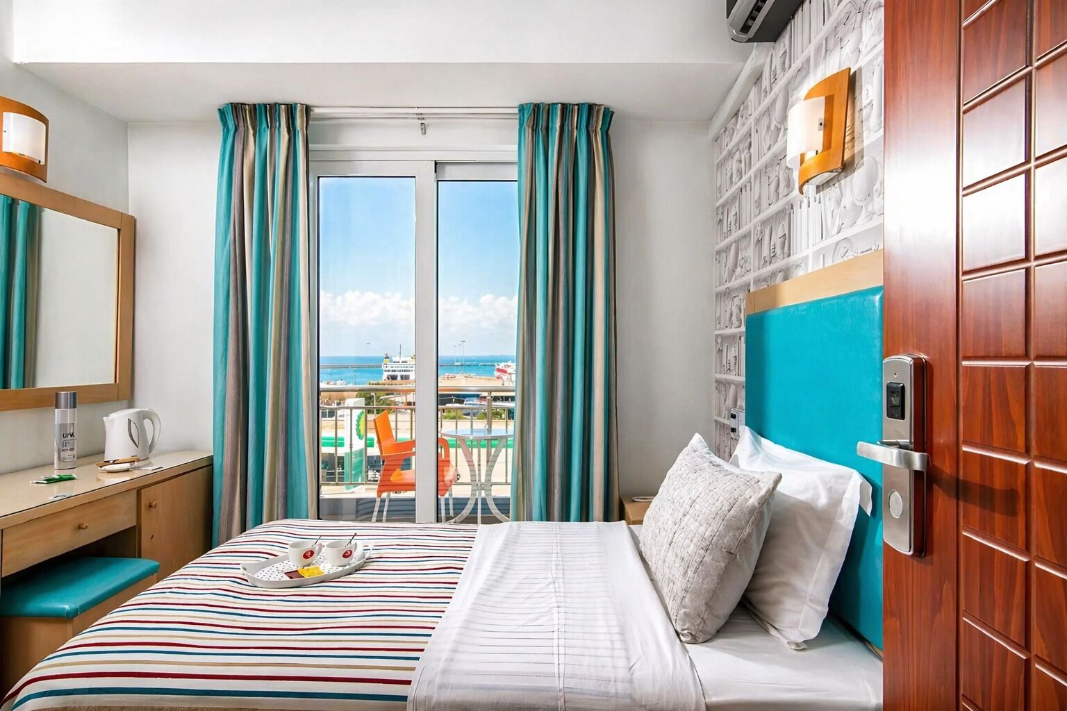 Standard Room, Harbour View | Minibar, in-room safe, desk, soundproofing