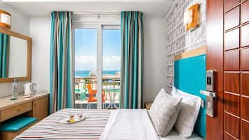 Standard Room, Harbour View | Minibar, in-room safe, desk, soundproofing