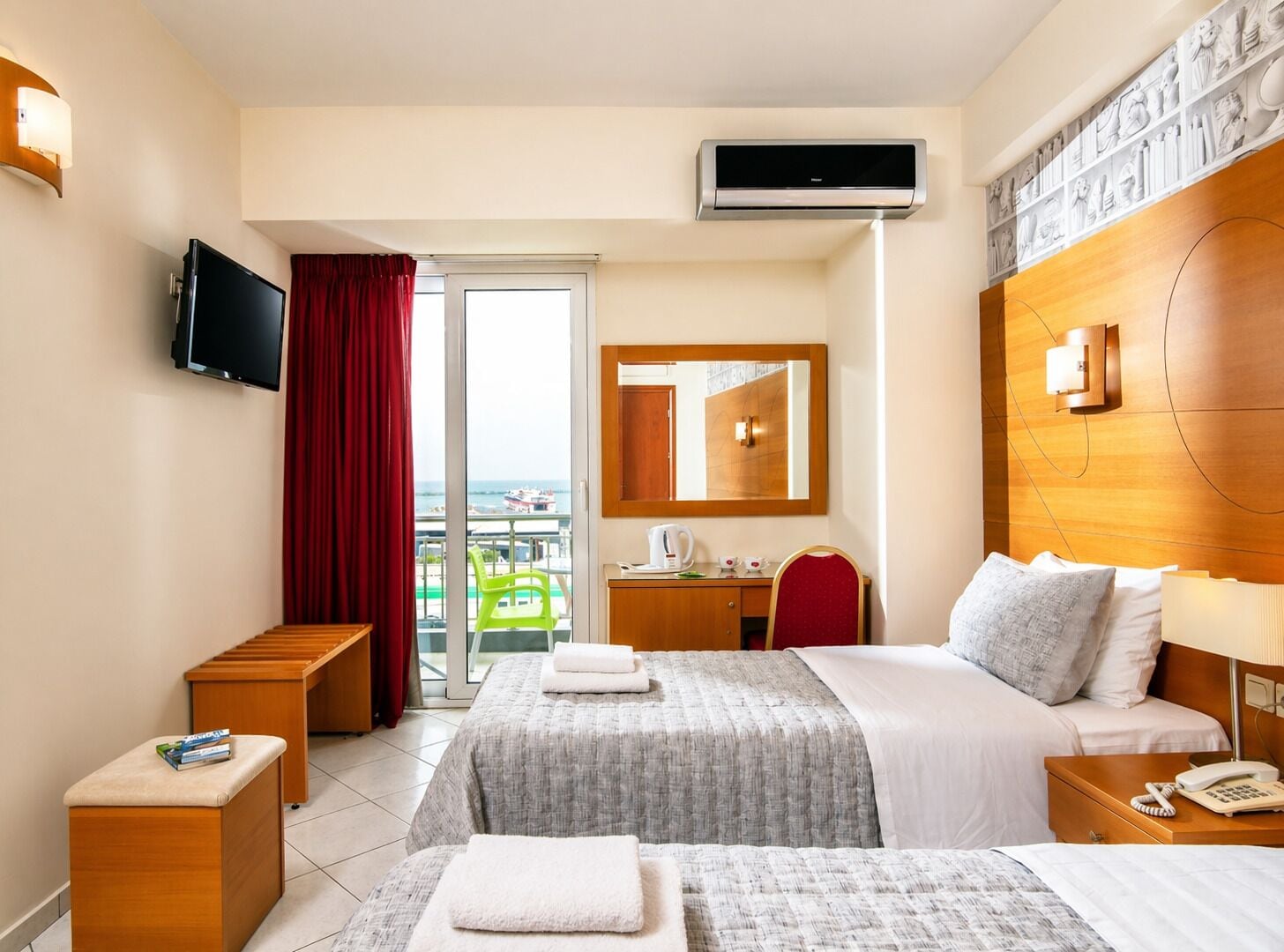 Photo - City Life Port Hotel