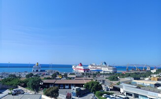 Quarto standard, vista para o porto | Vista para praia/oceano