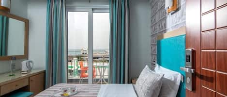 Standard Room, Harbour View | Minibar, in-room safe, desk, soundproofing