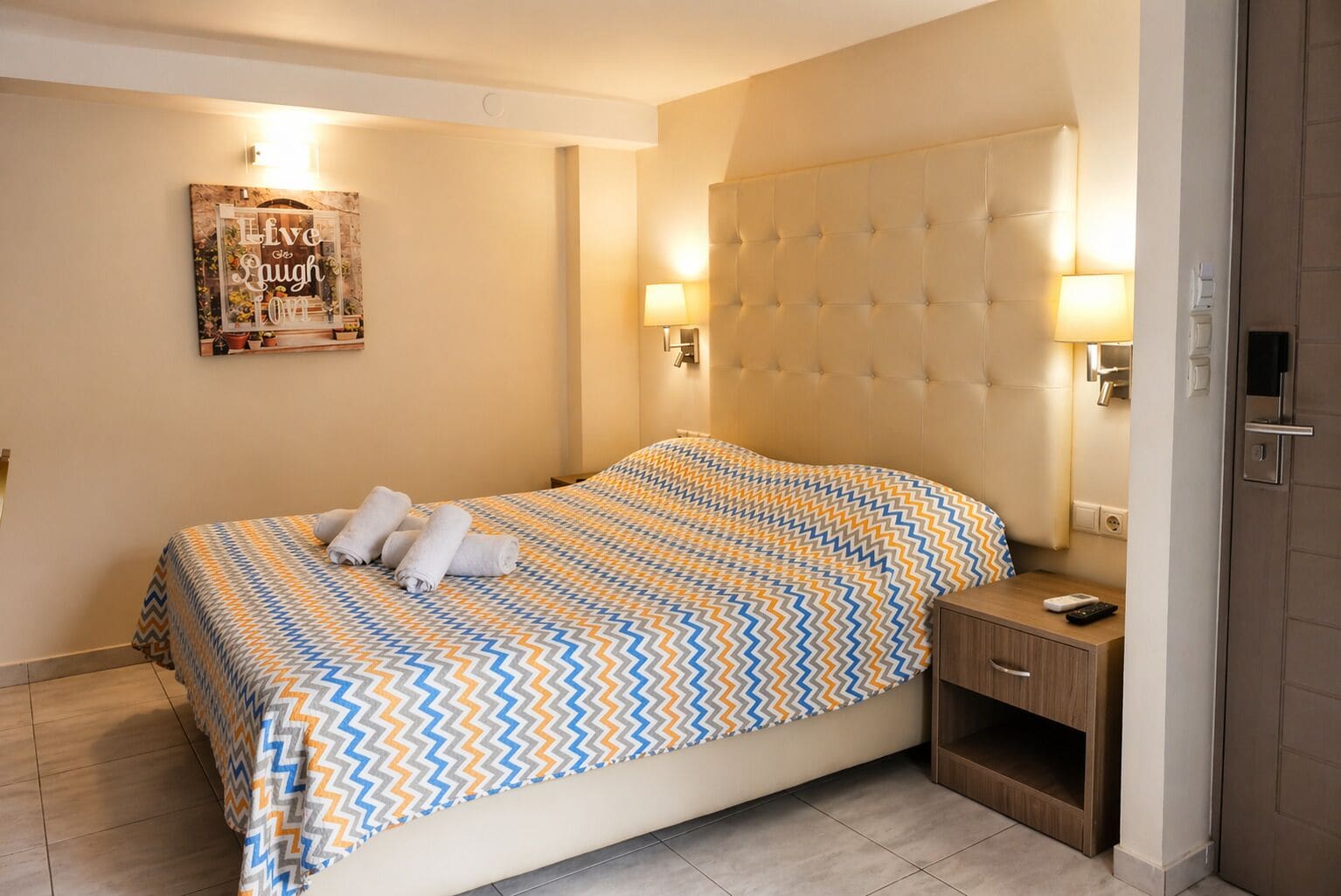 Suite superior | Minibar, caja fuerte, escritorio y sistema de insonorización