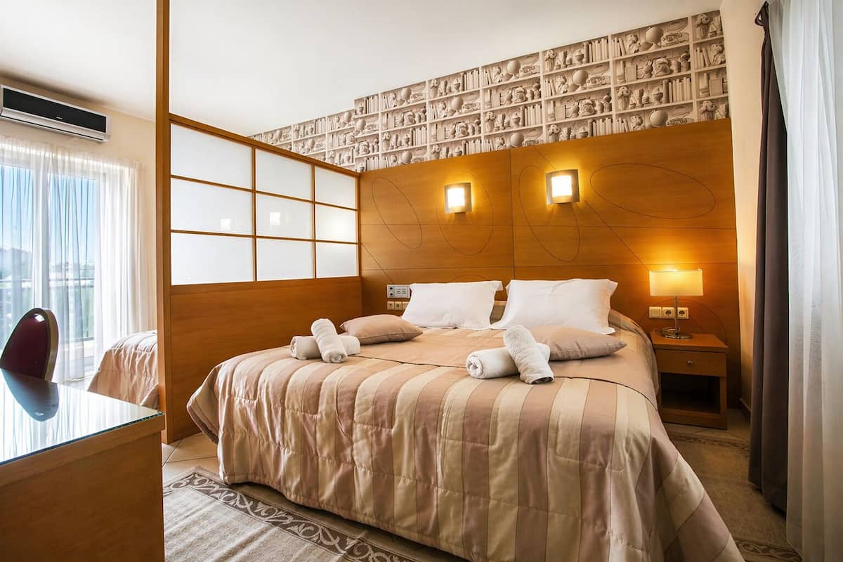 Minibar, in-room safe, desk, soundproofing