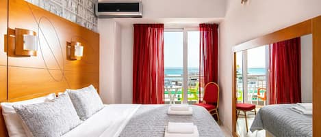 Standard Room, Harbor View | Minibar, in-room safe, desk, soundproofing