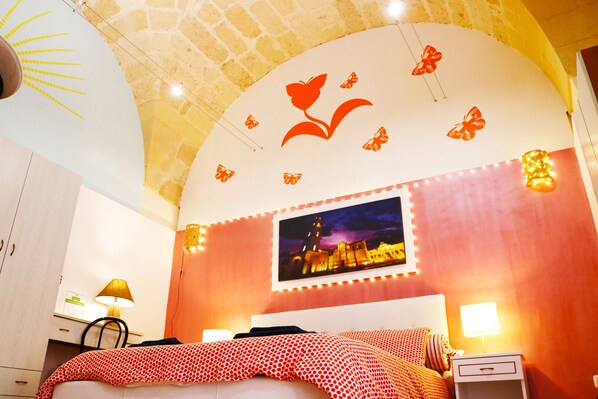 Double Room | Desk, blackout drapes, soundproofing, iron/ironing board - La Piazzetta (Lecce)