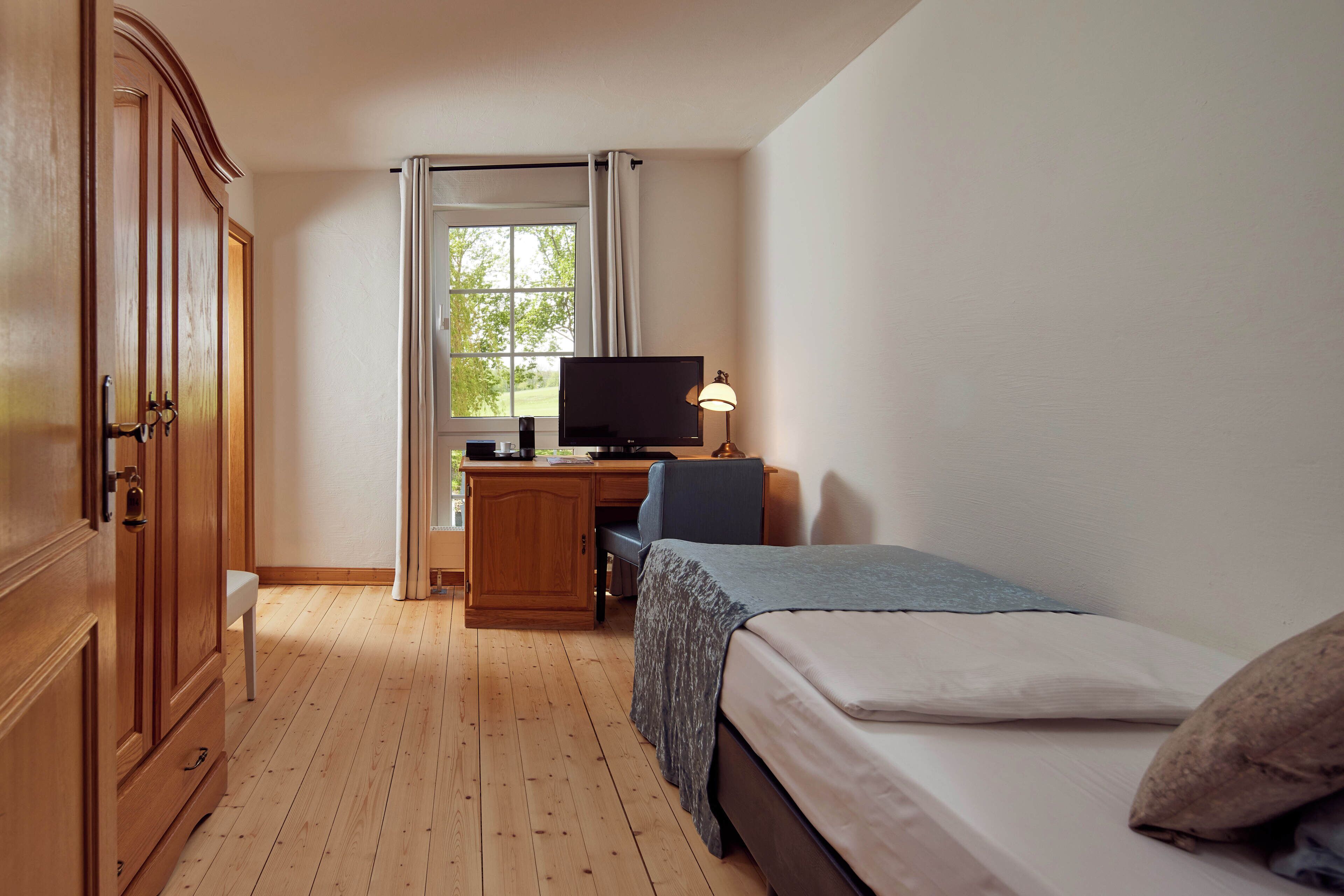 Chambre Simple | Literie de qualité supérieure, coffres-forts dans les chambres, bureau