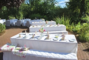 Outdoor banquet area - Van der Valk Golfhotel Serrahn (Kuchelmiss)