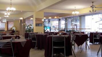 Inbegriffenes kontinentales Frühstück