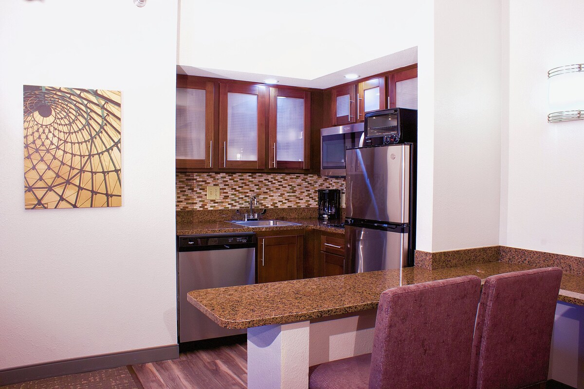 Desk, iron/ironing board, cribs (free), WiFi (free)