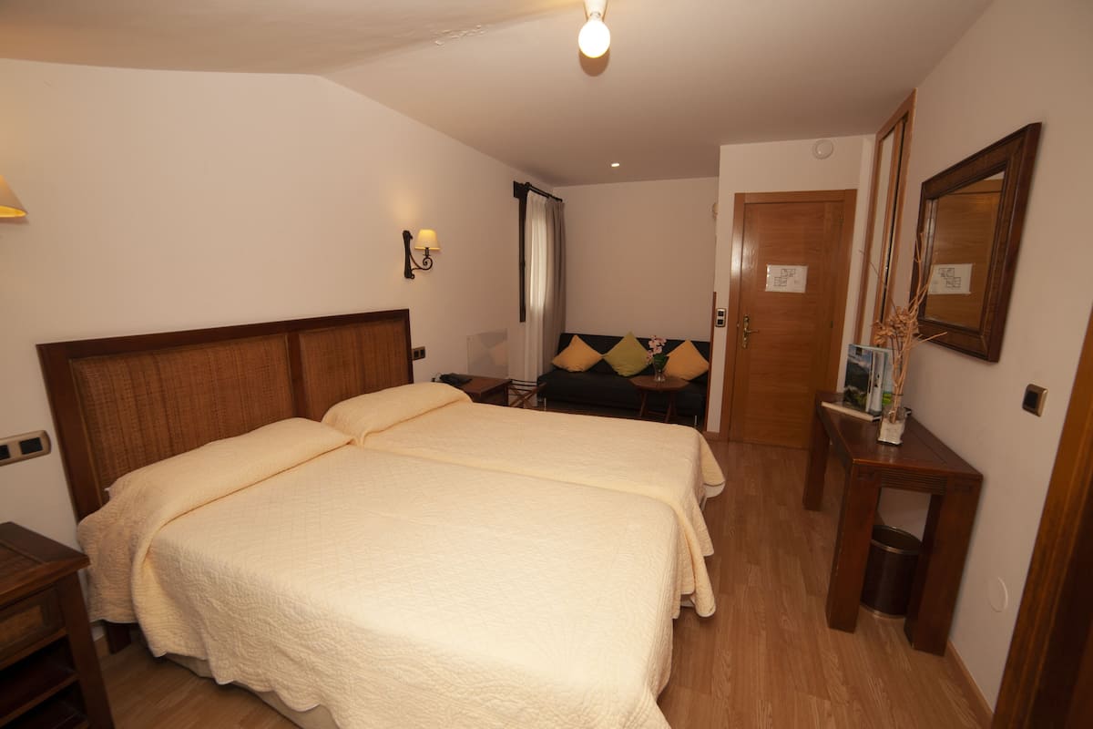 standard double room | 1 bedroom, in-room safe, desk, free cots/infant beds