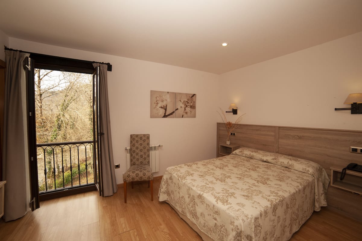 standard double room | 1 bedroom, in-room safe, desk, free cots/infant beds