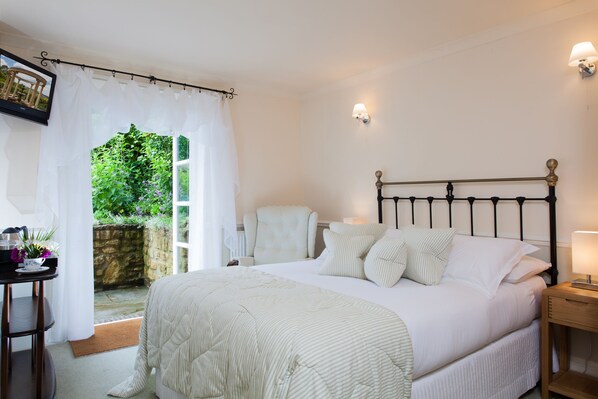 Standard Double Room | Egyptian cotton sheets, premium bedding, desk, free WiFi