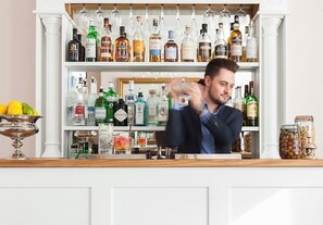 Bar (on property) - Tasburgh House (Bath)