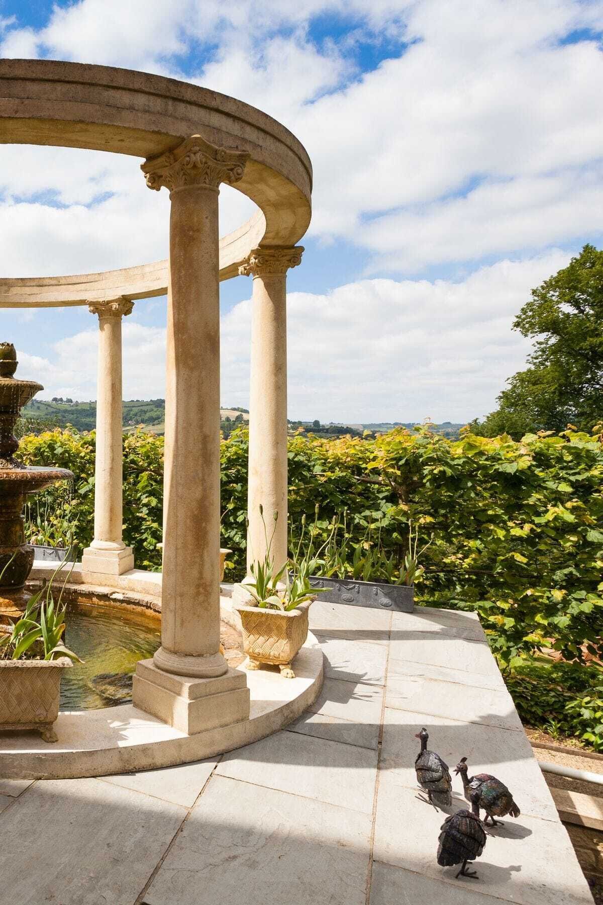 المنطقة المحيطة بالمنشأة