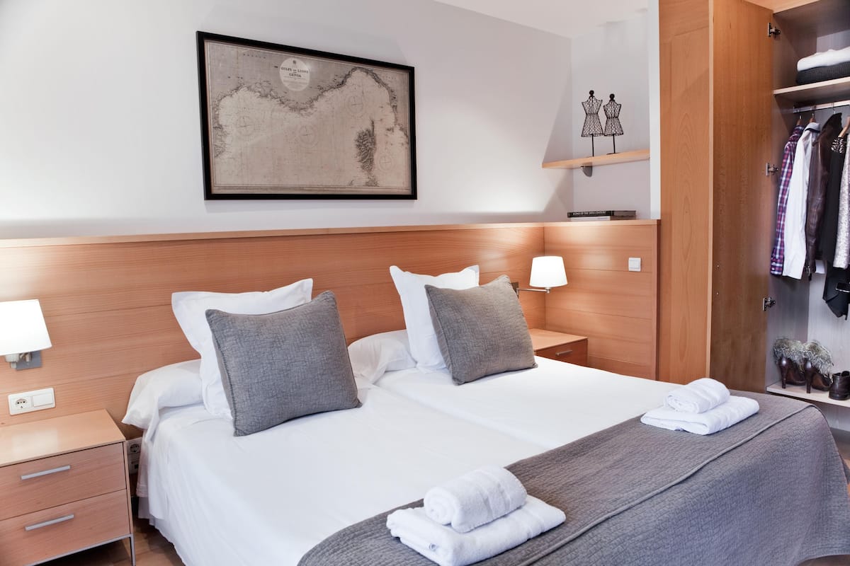In-room safe, iron/ironing board, cribs (surcharge), WiFi (free)