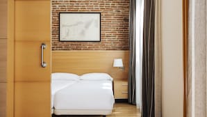 Standard Apartment | In-room safe, iron/ironing board, cribs (surcharge), WiFi (free) - Wello Apartments (Barcelona)