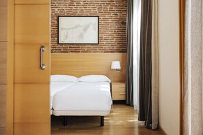 Standard Apartment | In-room safe, iron/ironing board, cribs/infant beds, free WiFi - Wello Apartments (Barcelona)
