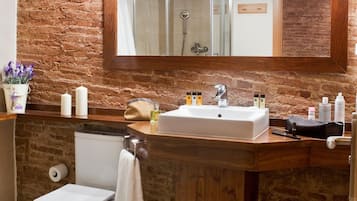 Shower, free toiletries, hair dryer, towels