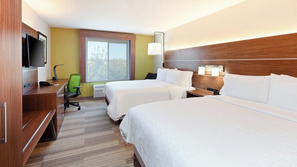 A hotel room with two beds, a desk, a chair, a TV, and a window. - Holiday Inn Express & Suites Clovis-Fresno Area by IHG (Clovis)