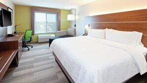 A hotel room with a large bed, a desk with a computer, a chair, and a TV. - Holiday Inn Express & Suites Clovis-Fresno Area by IHG (Clovis)