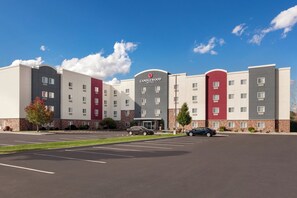 Exterior - Candlewood Suites Springfield North by IHG (Springfield)