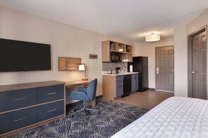 Desk, laptop workspace, iron/ironing board, free WiFi