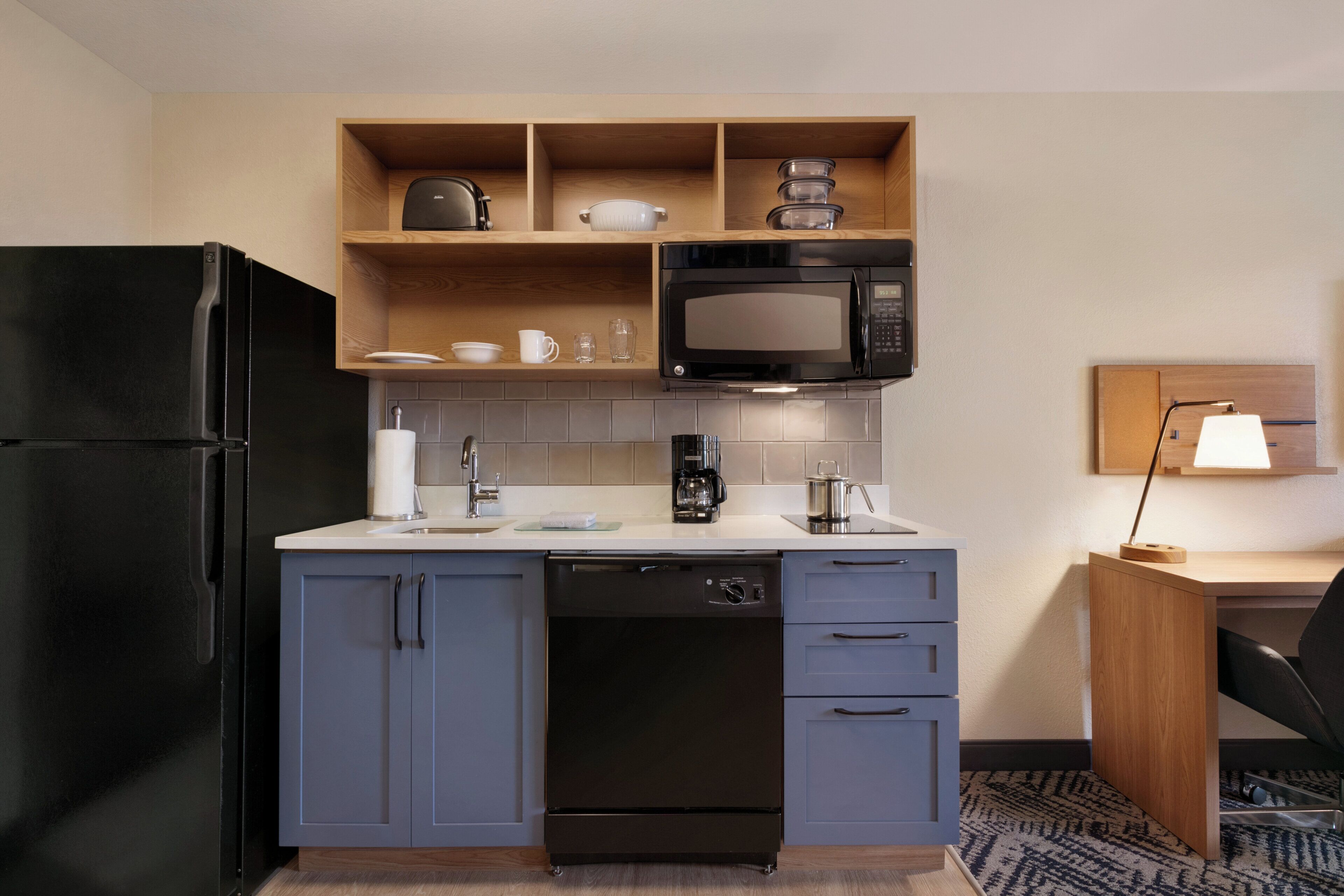 Full-size fridge, microwave, stovetop, dishwasher