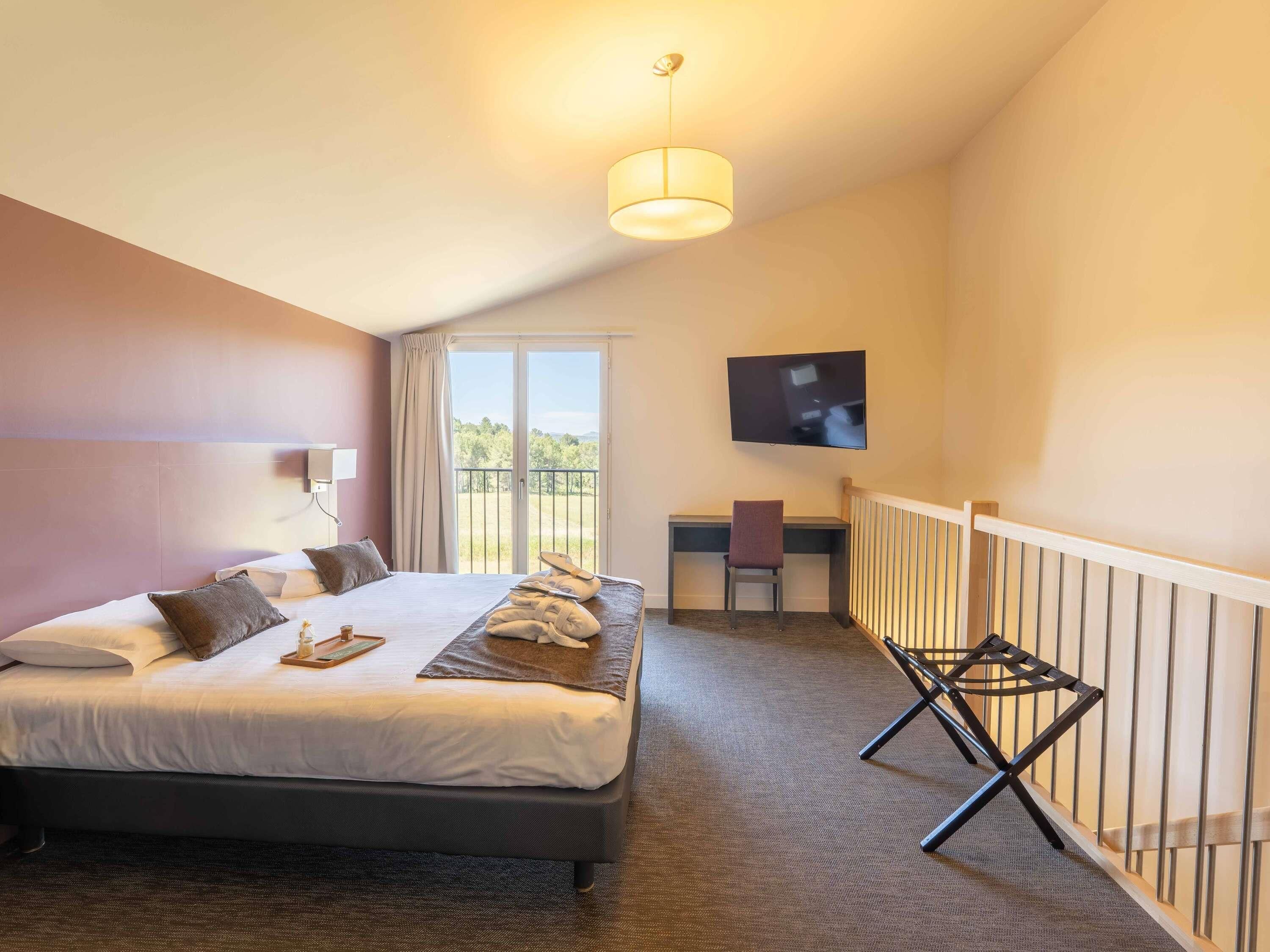 خزنة داخل الغرفة ومكتب وأسرّة قابلة للطي وواي فاي مجانًا