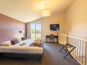 Caja de seguridad en la habitación y escritorio 