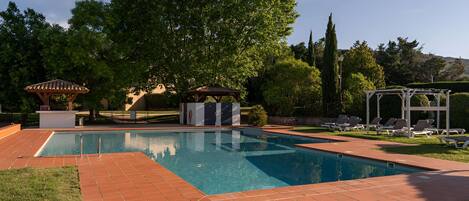 Outdoor pool, sun loungers