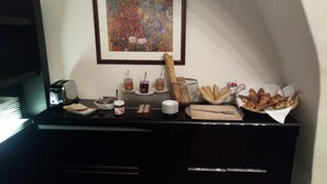 Petit déjeuner buffet servi tous les jours en supplément