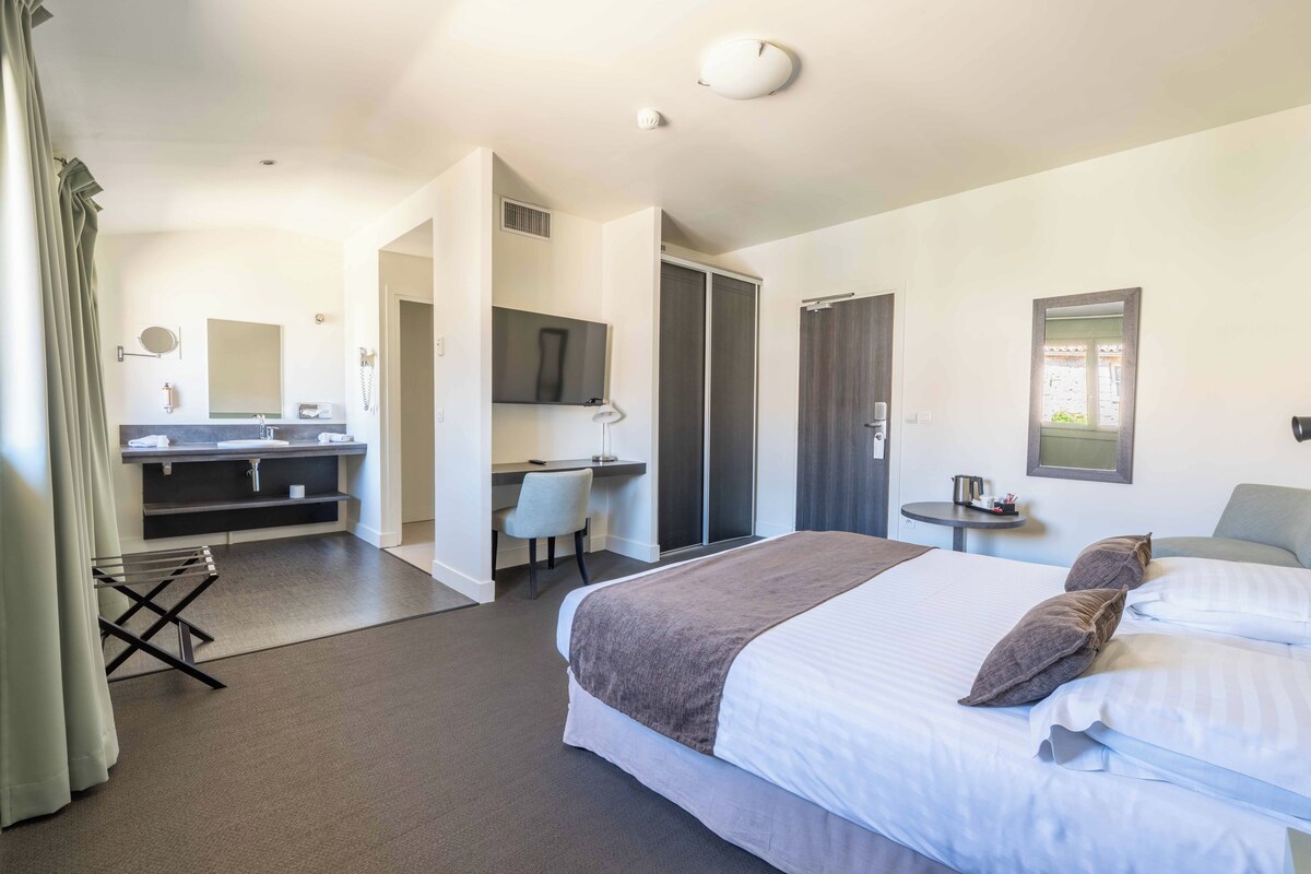 Superior Room, 1 Double Bed | In-room safe, desk, soundproofing, rollaway beds (surcharge)